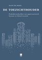 Boek "De Toezichthouder" met tekst "Praktijkvoorbeelden van opportunistisch bestuur en falend toezicht" en een afbeelding van een skyline.