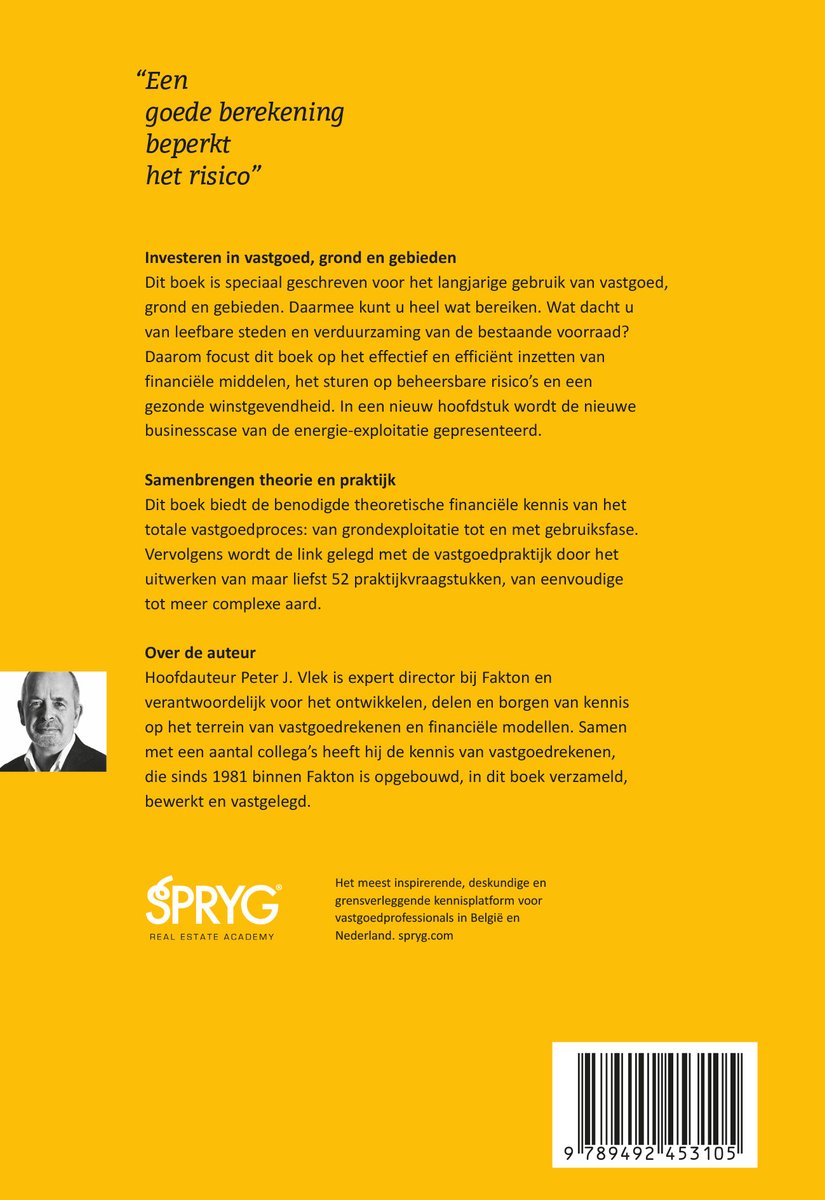 Achterkant van het boek 'Een goede berekening beperkt het risico' met tekst over investeren in vastgoed, grond en gebieden, de auteur en SPRYG.