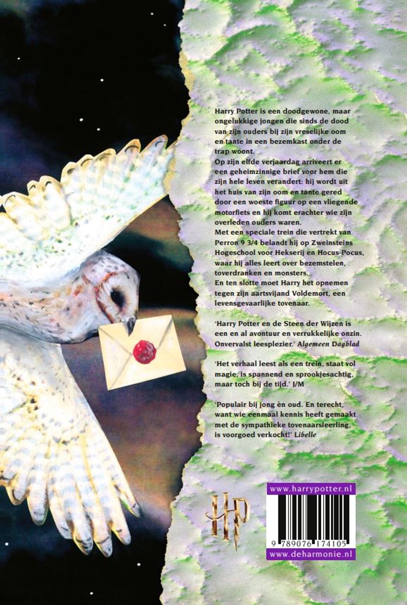 Een sneeuwwitte uil met een brief in zijn snavel vliegt voor een gebarsten achtergrond. De titel van het boek 'Harry Potter en de Steen der Wijzen' staat rechts van de uil.
