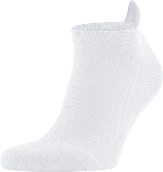 Enkele witte Falke enkelsok met een lipje aan de achterkant van de hiel.