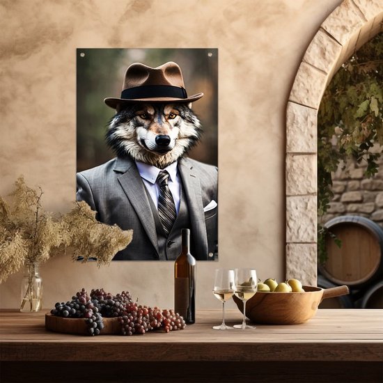 Elegante wolf in pak - Wolf tuinposter - Tuinschilderij dieren - Surrealistisch - Tuin - Tuinposter voor schutting - tuinposter 40x60 cm