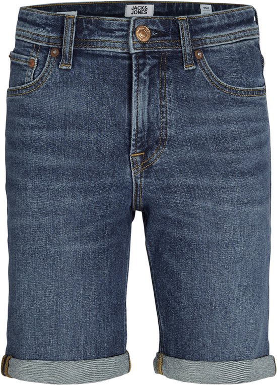 Donkerblauwe denim jongensshorts van Jack & Jones met opgerolde broekspijpen en knoop- en ritssluiting.