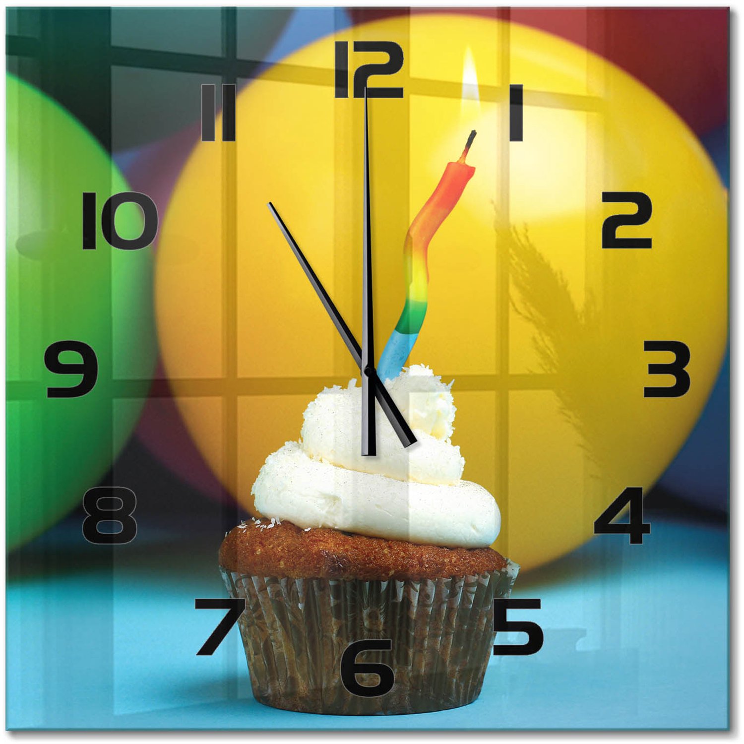 TULUP Wandklok - Verjaardagscupcake Wandklok Glas Decoratie - 60x60 cm - Veelkleurig Gekleurde Glazen Klok - Zwarte handen - Vierkante Klok - Klok Glas Met Opdruk - Moderne Wandklok Glas