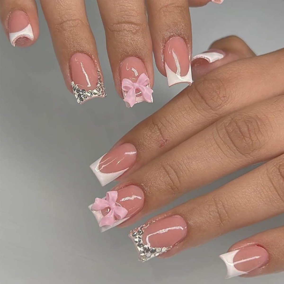 24 Stück rosa Schleife Diamant French-Maniküre-Tabletten, quadratisch, Pressnagel, Strass-Design, nackte rosa künstliche Nägel, vollständige Abdeckung, Kleber-Maniküre