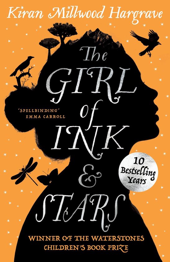 Boekomslag: oranje achtergrond met sterren en het silhouet van een meisje, getiteld 'The Girl of Ink & Stars'.