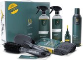 U-Sport fietsverzorgingsset met Bike Cleaner, Drivetrain Cleaner, Disc Brake Cleaner, borstels, poetsdoek en olie. Grote groene doos met gele tekst.