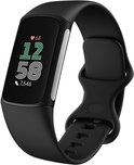 Zwarte Fitbit Charge 6 activity tracker met een helder scherm dat 12:58 weergeeft.