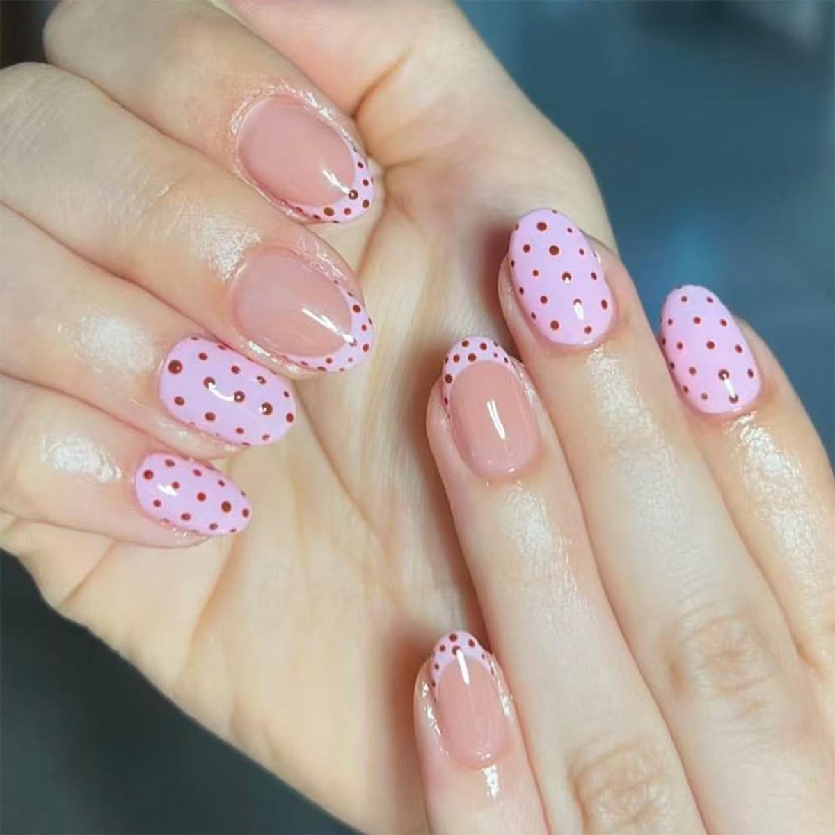 Detesaya Polka Dot Press on Nails, Kunstnagels & Nepnagels, Set van 24 Korte Amandelvormige Nepnagels, Wit & Roze - ShopVlot