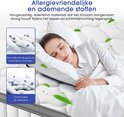 Vrouw slaapt op matras met inzetstukken over ademende stoffen die schimmels en bacteriën remmen.