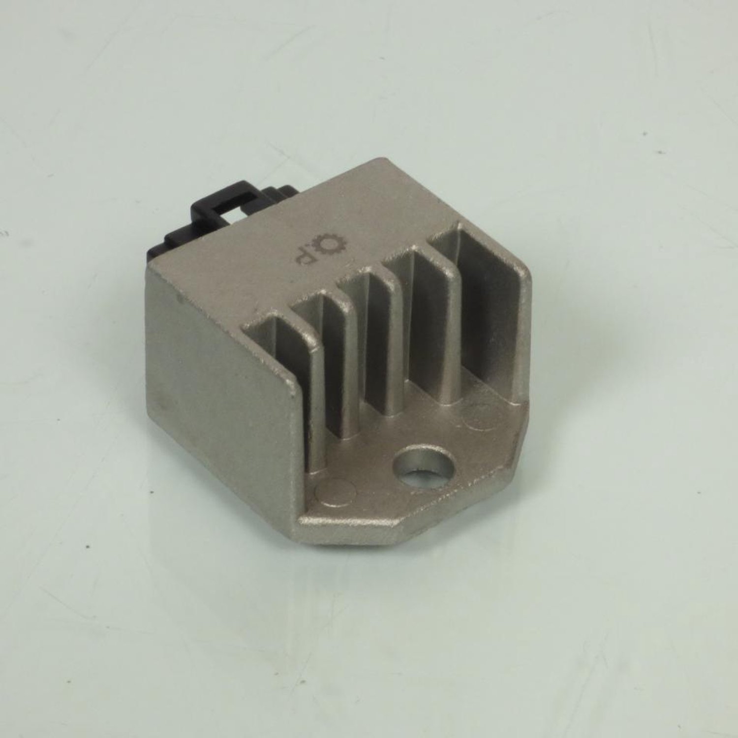 Spanningsregelaar SGR voor Scooter Yamaha 50 JogR vanaf 2005 SH671-12 Nieuw