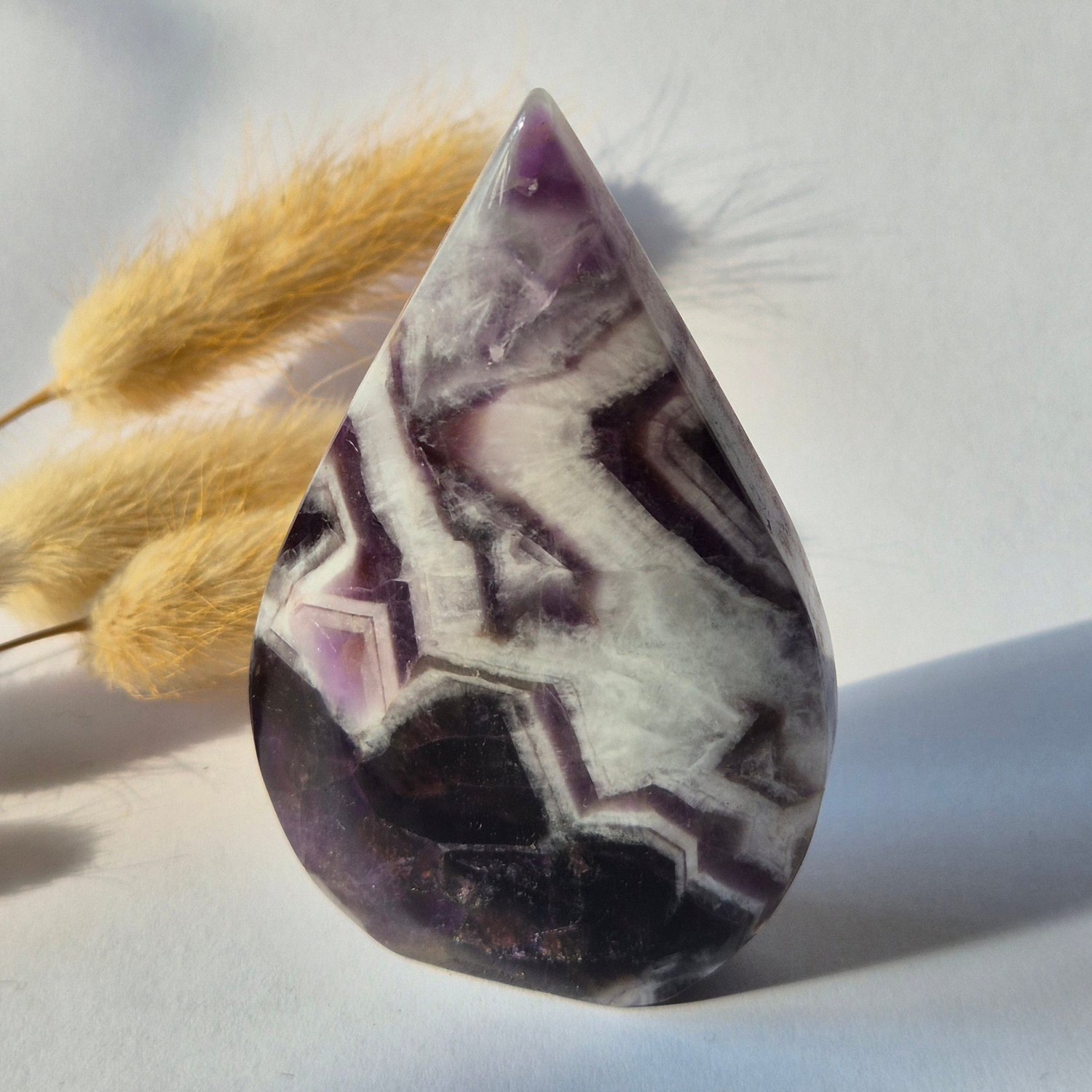 Moonlight Gemstones Dream Amethist - Druppelvormige Drop Staande Edelsteen Kristal - 121gram Meerkleurig