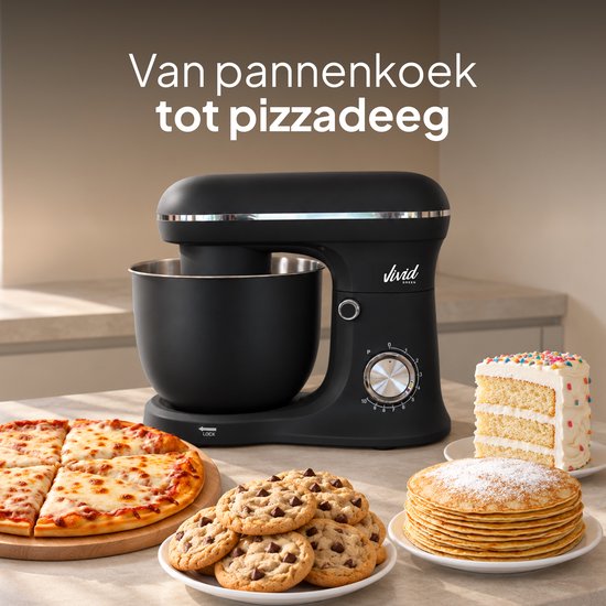 Zwarte Vivid Green keukenmachine met pizza, koekjes, pannenkoeken en taart op tafel.