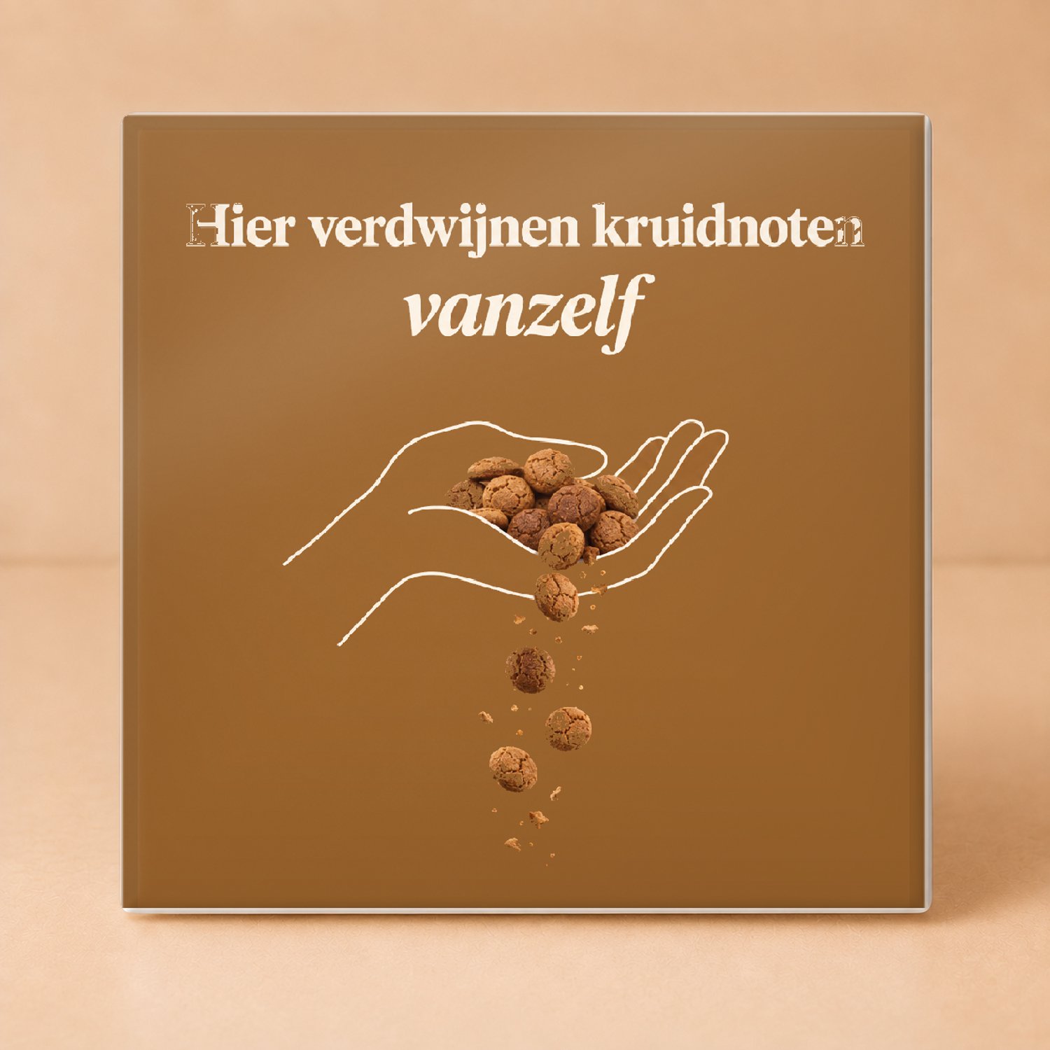 Bedruk King Minimalistische Tegel "Hier verdwijnen kruidnoten vanzelf" – Scandinavisch Design Wanddecoratie voor Kruidnoten Liefhebbers - 15 x 15 cm Wit