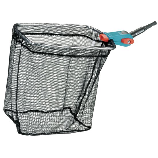 Een visnet met een blauw, oranje en zwart handvat met het Gardena logo.