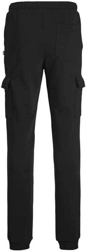 Zwarte cargo broek met trekkoord en zakken aan de zijkanten en achterkant.