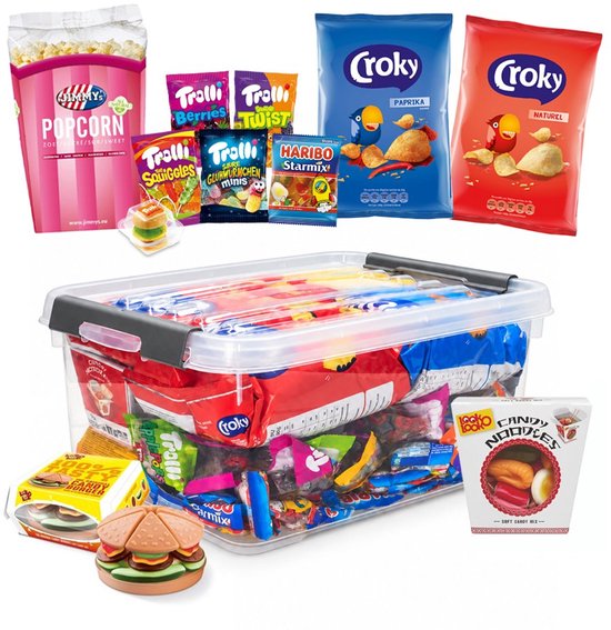 XL snackbox met Croky chips, Jimmy's popcorn, Haribo, Trolli en Look-O-Look snoep in diverse verpakkingen.