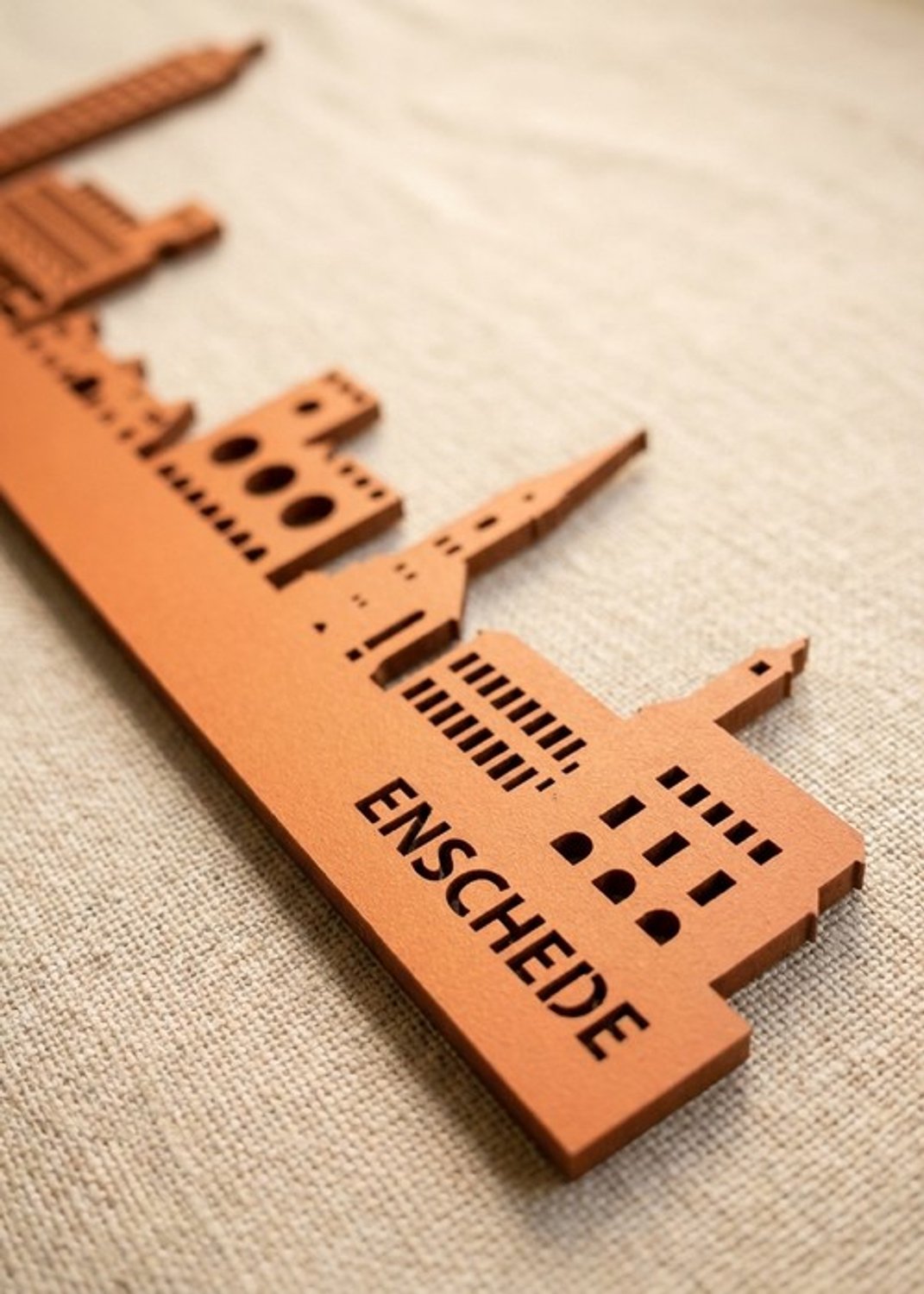 Houten Skyline Enschede | Wanddecoratie voor aan de muur | Oranje MDF | 100 x 20 cm