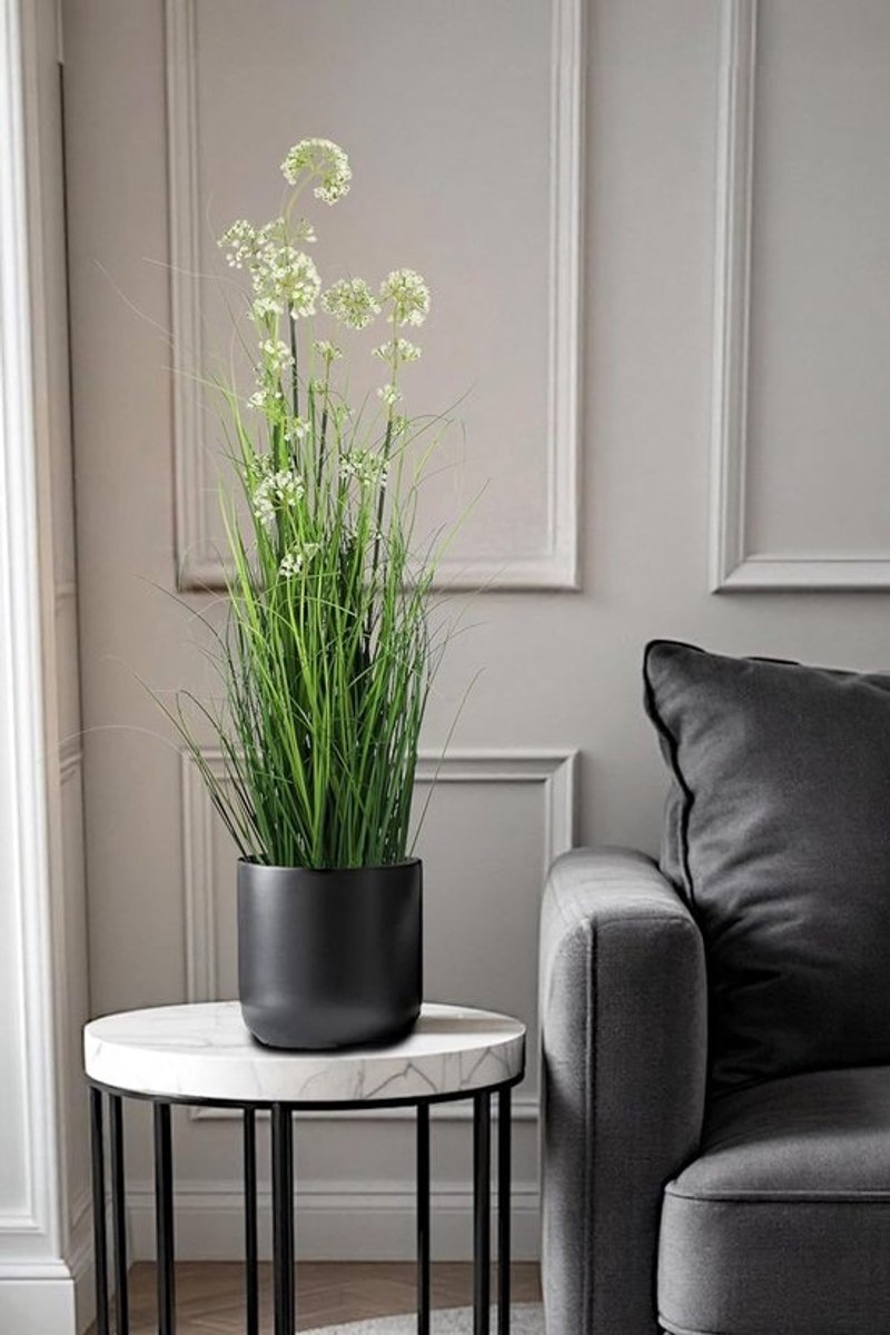 Kunstgras - 90 cm hoog - met witte bloemen - Decoratieve kunstplant - in pot