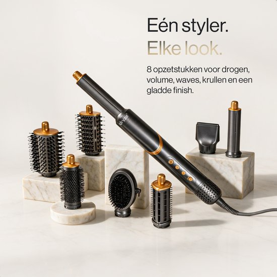 Zwarte multifunctionele föhnborstel met gouden details en 8 opzetstukken voor drogen, volume, golven, krullen en een gladde finish.