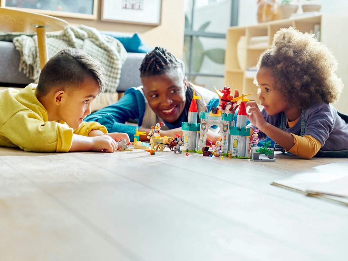 LEGO® ǀ Disney Mickey and Friends – Mickey and Friends Kasteelverdedigers 10780 bouwset; stimuleer kinderen om een kasteel te bouwen en de schat te vinden met deze creatieve set; leuk cadeau voor kinderen vanaf 4 jaar (215 onderdelen) — cadeau in Spellen & Speelgoed - foto 2