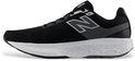 Zwarte New Balance 520 sportschoen met witte zool en grijze accenten.