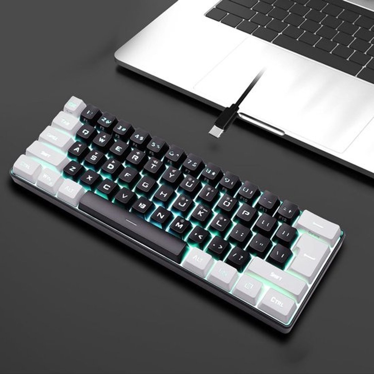 Compacte RGB Gaming Toetsenbord - 60% Mechanisch met 61 Toetsen, Ergonomisch en Bekabeld