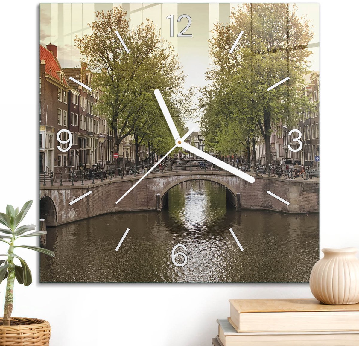 ArtPrintCave Bruin Glazen Klok - 30x30 cm - Wandklok Vierkant - Mooi Kanaal Unieke Klok - Steden Stille Wandklok - Witte Klokwijzers