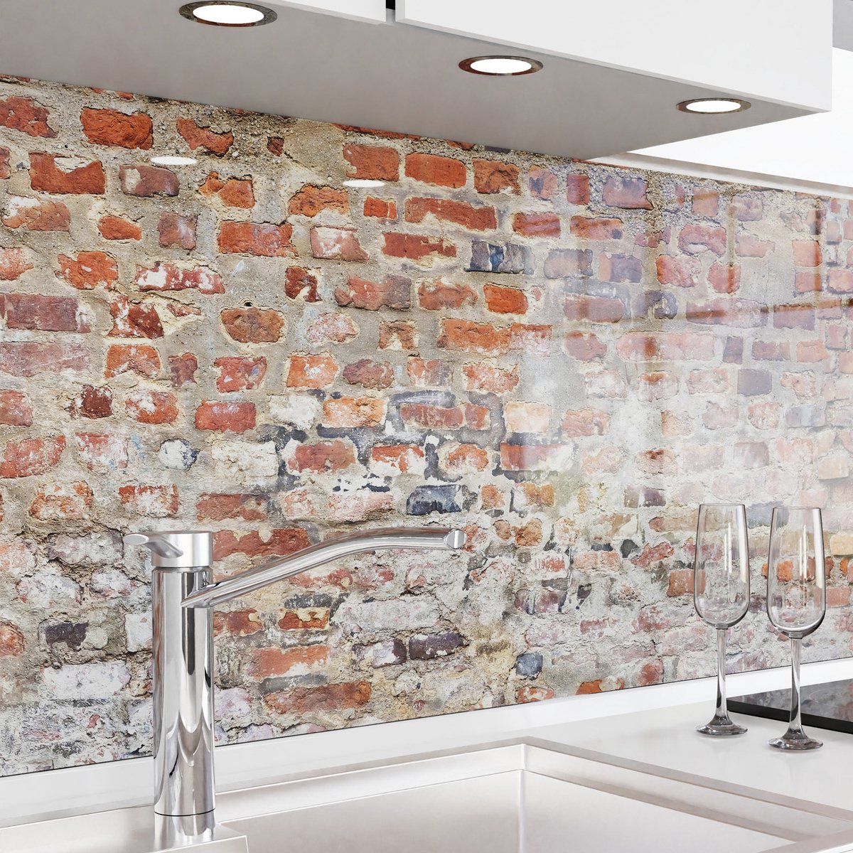 Keuken achterwand zelfklevend – Glaslook – Spatscherm keuken – Verstevigde PET folie – Spatwand fornuis – Muurbeschermer – 0,80 mm - Oude bakstenen muur - 500 cm x 80 cm