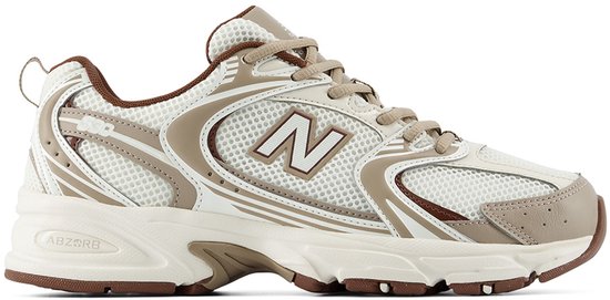 New Balance 530 sneaker in beige en wit mesh met bruine accenten en ABZORB-zool.