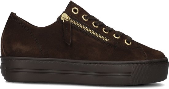 Bruine Paul Green sneaker van suède met goudkleurige rits, veters en platformzool.