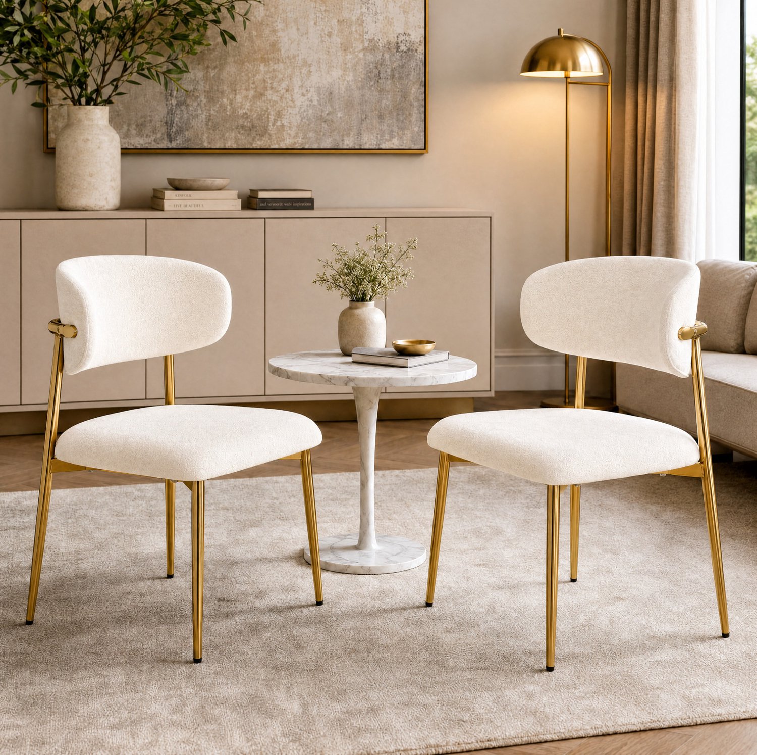 HAUSS SPOLE Eetkamerstoelen - Set van 2 - Gestoffeerde Zitting en Gebogen Rugleuning - Verstelbare Voetdoppen - Voor Eetkamer en Keuken - Wit en Goudkleurig