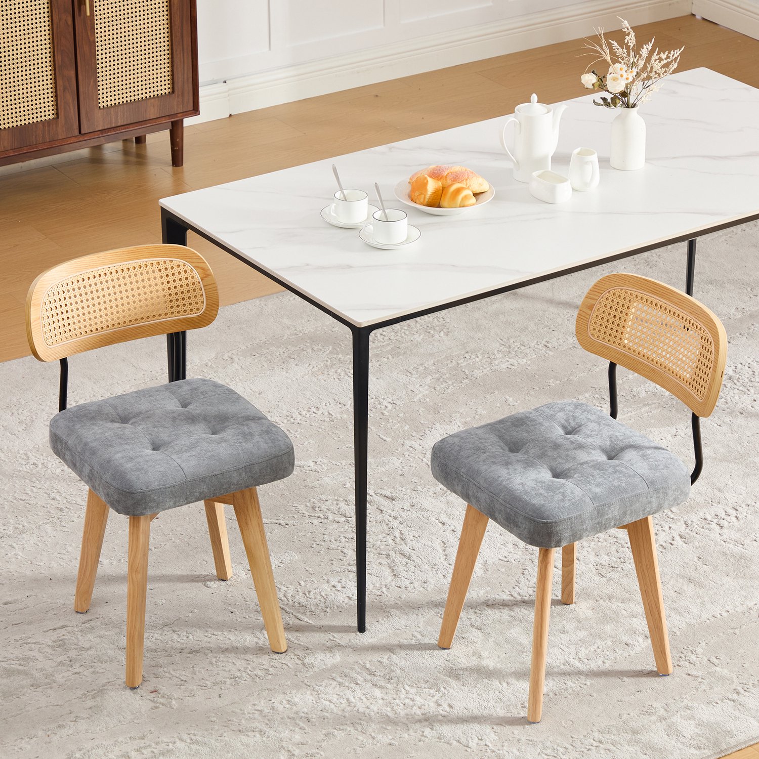 HAUSS SPOLE Eetkamerstoelen - Set van 2 - 360 Graden Draaibaar - Rotan Rugleuning en Zachte Zitting - Voor Eetkamer en Slaapkamer - Chenille Grijs