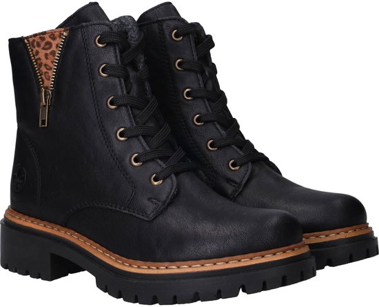 Zwarte Rieker biker boots met luipaardprint voering, veters en rits. Dikke zool.
