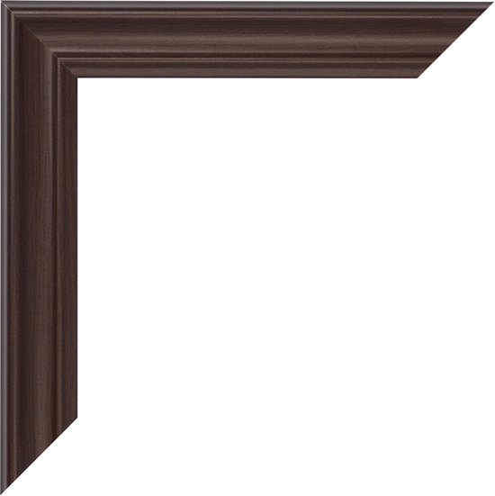 Donker eiken lijstfragment met schuine hoek en ribbelpatroon.