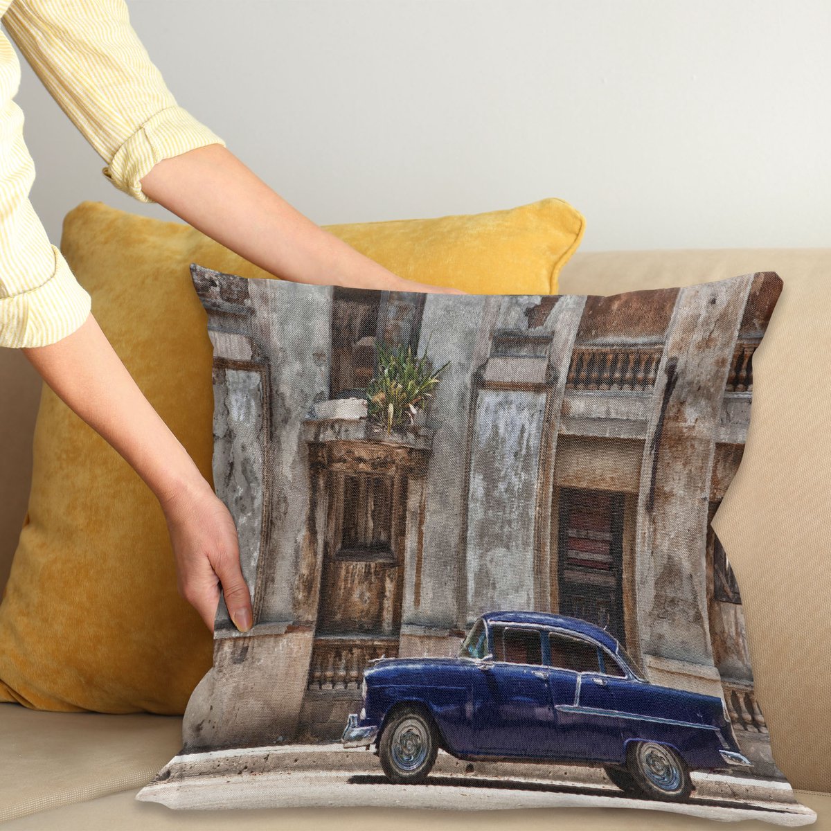 ABAKUHAUS Vintage Sierkussenhoes, Oud Auto in Front van op Abandoned Building in Havana Cuba Urban Landschap, Decoratieve Vierkante Sierkussenhoes, 50 x 50 cm, Beige Blauw
