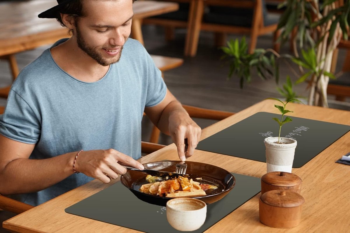 Placemats - 6 stuks - 45x30 cm - Olijfgroen - Mais tout d'abord café - Spreuken - Quote