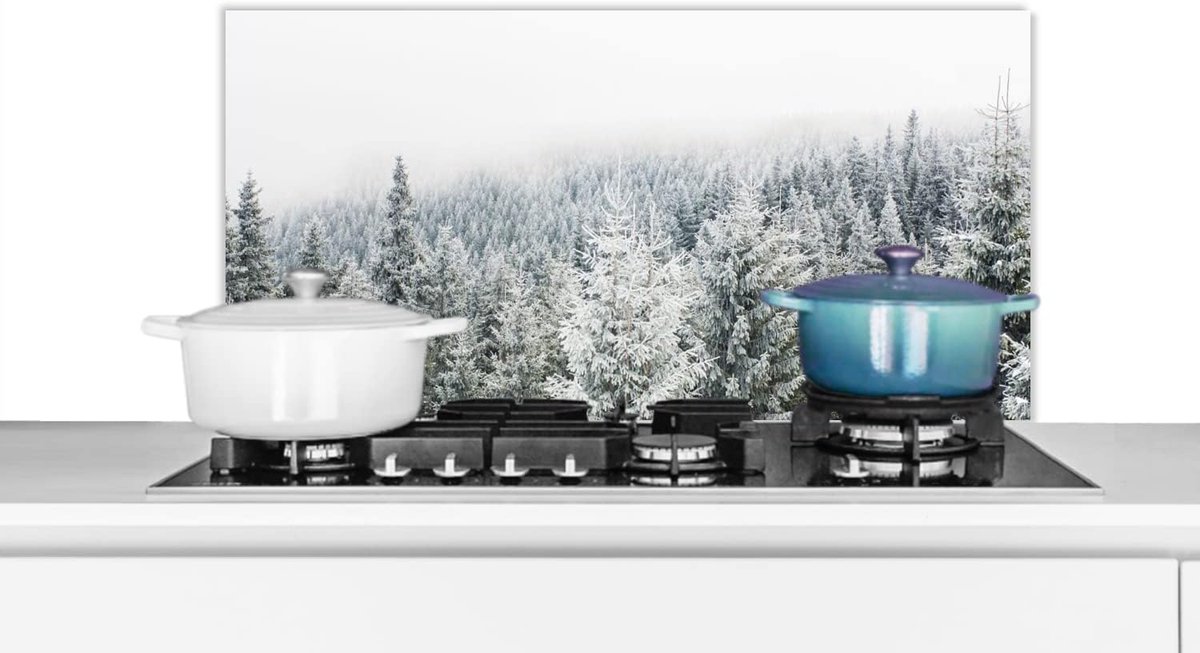 Spatscherm Keuken - 90x45 cm - Bos - Sneeuw - Winter - Seizoenen - Dennenboom