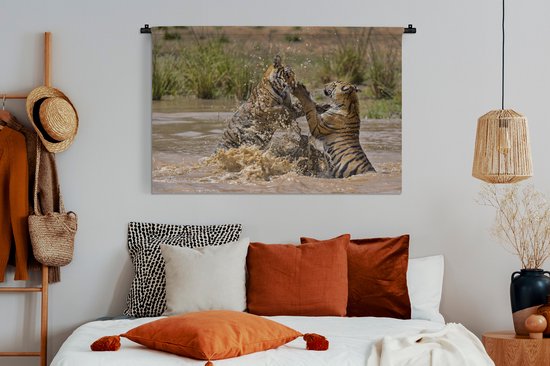 Tapisserie des habitants de la jungle - Jeunes tigres jouant dans l'eau Tapisserie en coton 150x100 cm - Tapisserie avec photo