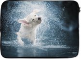 Laptophoes 14 inch 36x26 cm - Natte Honden - Macbook & Laptop sleeve Labrador schudt water van zich af - Laptop hoes met foto