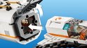 Deur van een LEGO ruimtestation module opent om een interieur te tonen met een astronaut.