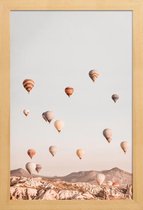 JUNIQE - Poster in houten lijst Heteluchtballonnen -20x30 /Bruin &