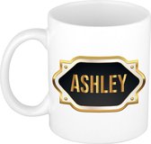 Ashley naam cadeau mok / beker met gouden embleem - kado verjaardag/ moeder/ pensioen/ geslaagd/ bedankt