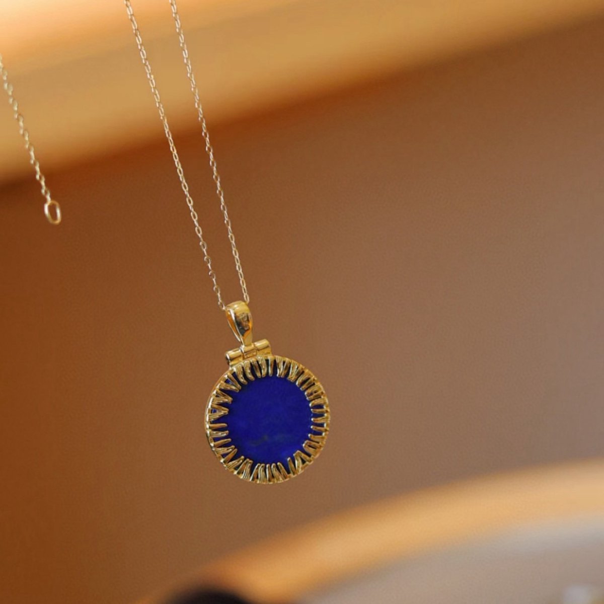 Helios Lapis Lazuli Ronde Hanger Ketting