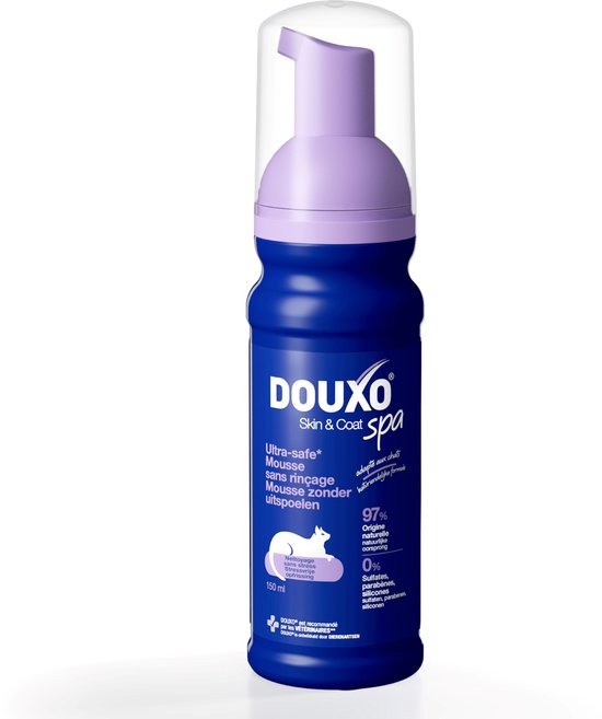 Douxo Skin & Coat spa, ultra-safe mousse zonder uitspoelen, 150 ml, met afbeelding van een witte kat op de fles.