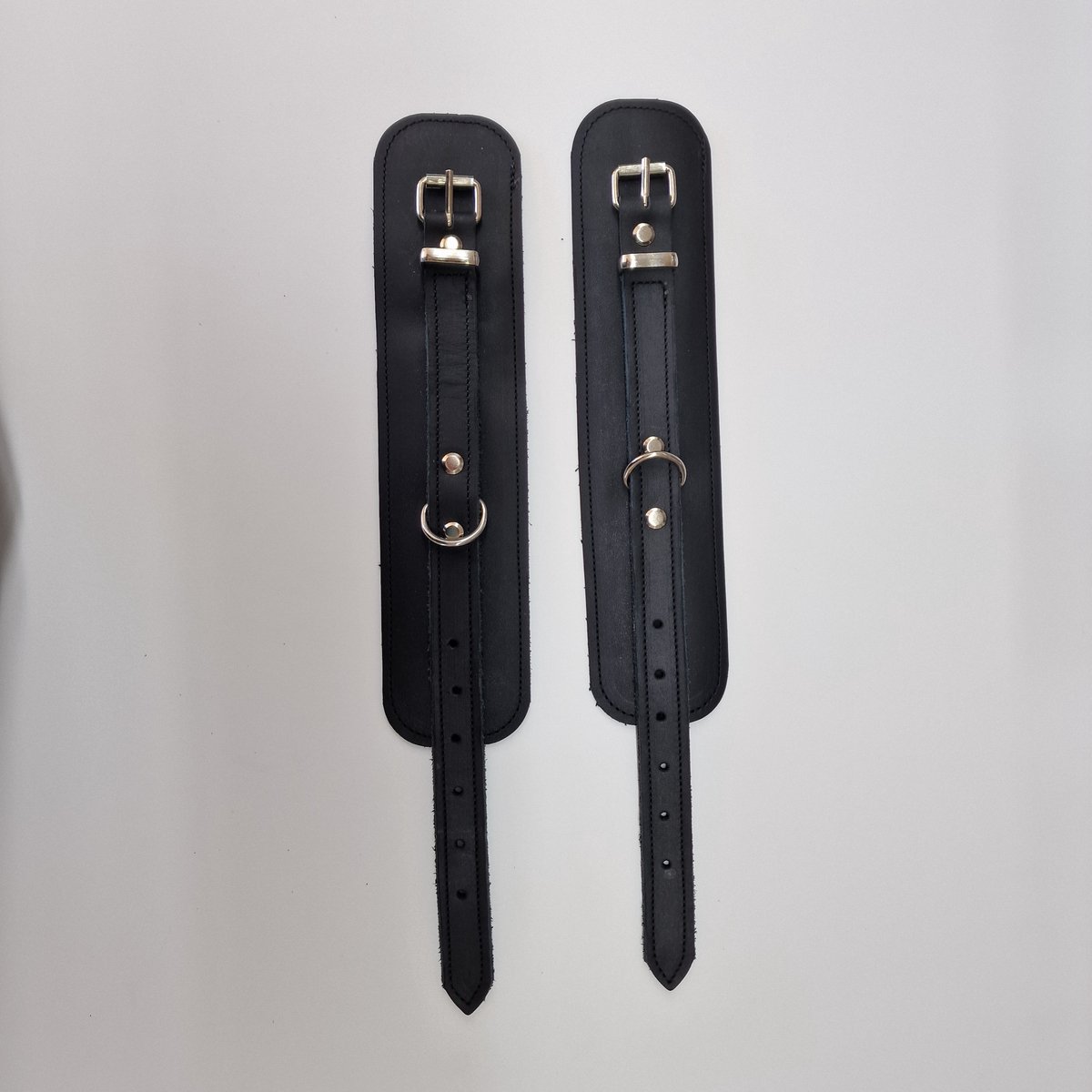 Prestige-be luxe zwarte lederen handboeien met chrome hardware