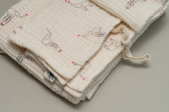 Geschenkset-baby-ecru met olifantje-swaddle met 1 washandje en 2 tutdoekjes-handgemaakt- (Sweet baby Bedstraw) van Merkloos — afbeelding 3