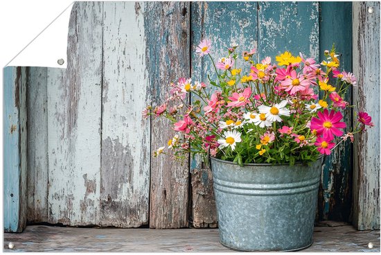 Wilde bloemen in metalen emmer op poster