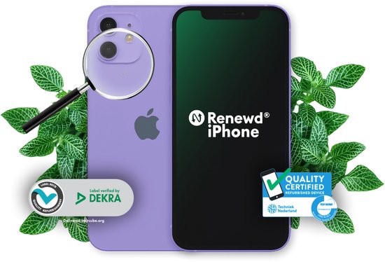Paarse iPhone 12, voor- en achterkant, omringd door groene planten. Met certificaten.
