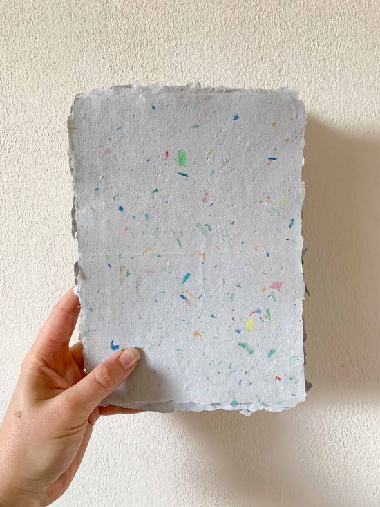 Foto: Handgeschept confetti papier bysietske a5 5 vellen gerecycled