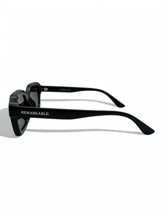 The Brand Remarkable - Zyra - All Black Zonnebril Unisex - Zwart - Vierkant - UV400 - Polycarbonaat - Cat. 3 van The Brand Remarkable — afbeelding 3